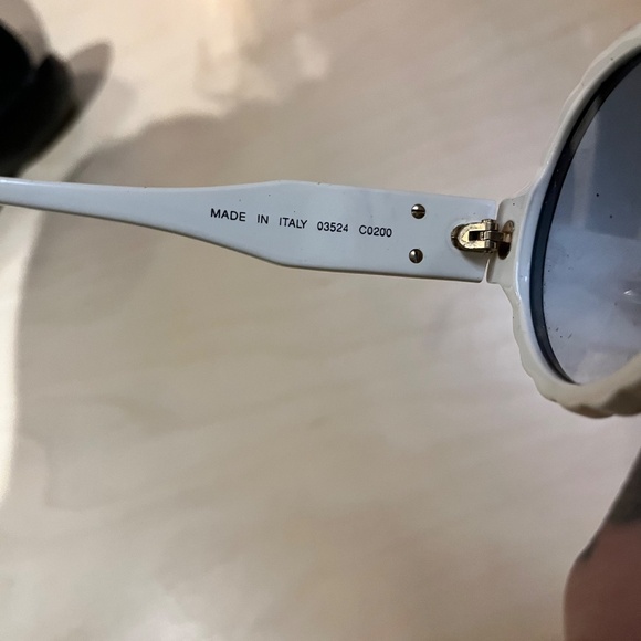 Chanel vintage 90s round white sunglasses - Picture 5 of 6